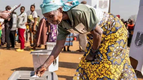 Malawi Awaits Presidential Election Results Amid Economic Turmoil