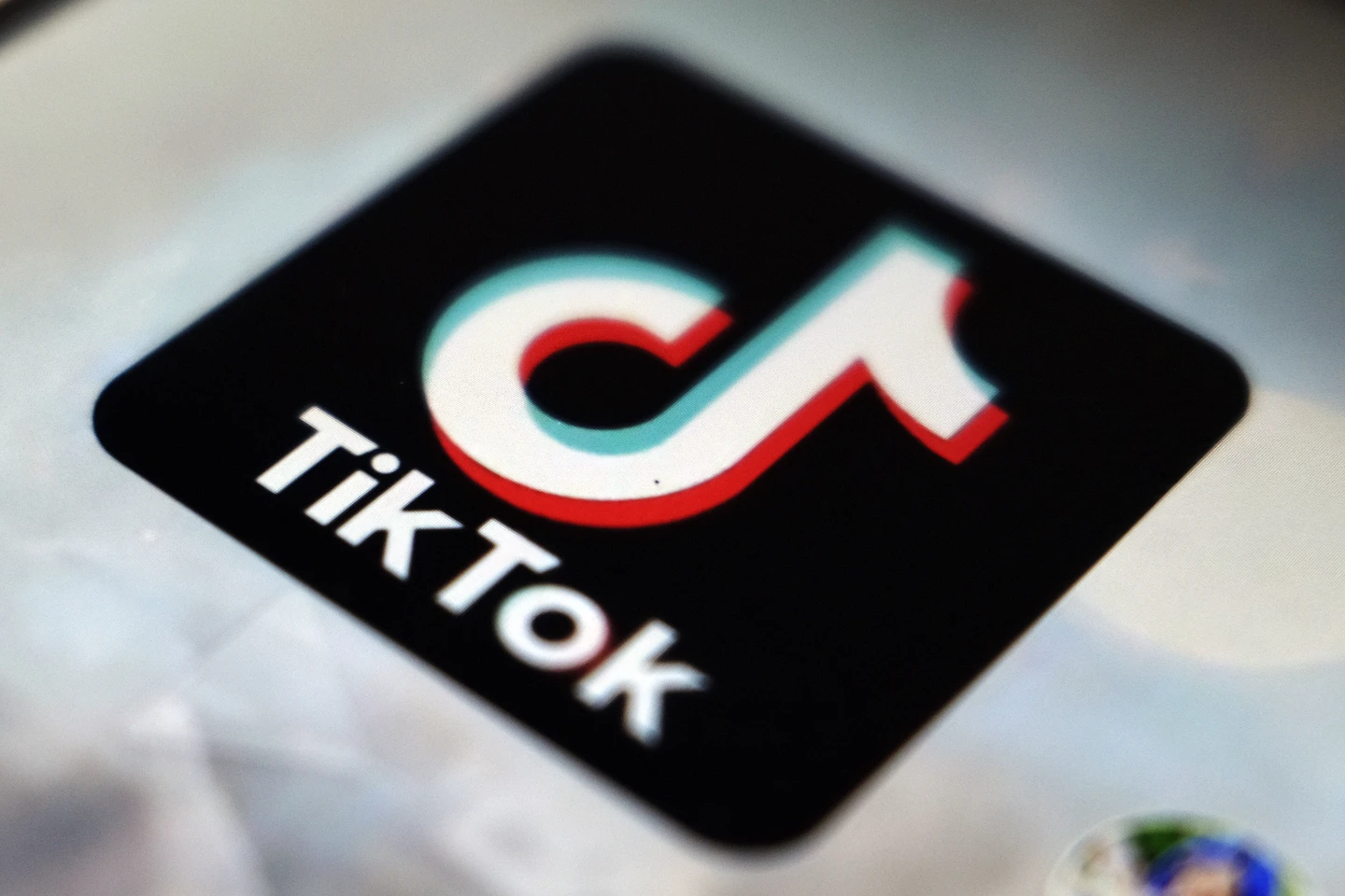 Revolutionizing Climate Communication: The Role of TikTok in Environmental Advocacy