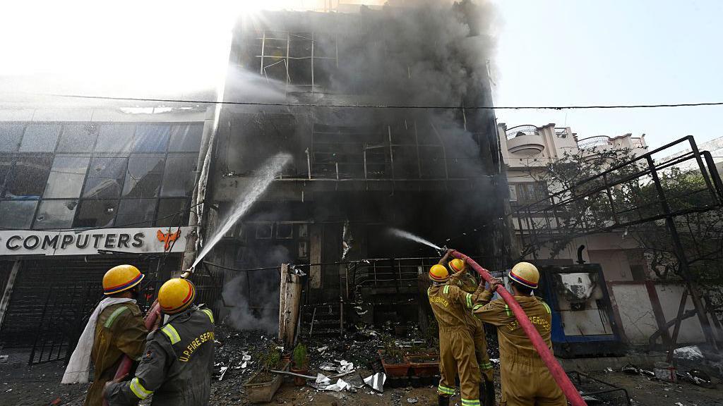 Fire in Lucknow Claims 15 Lives, Triggers Safety Inquiry