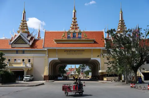 Heightened Tensions: Thailand Bombs Cambodia Border Amid Ongoing Conflict