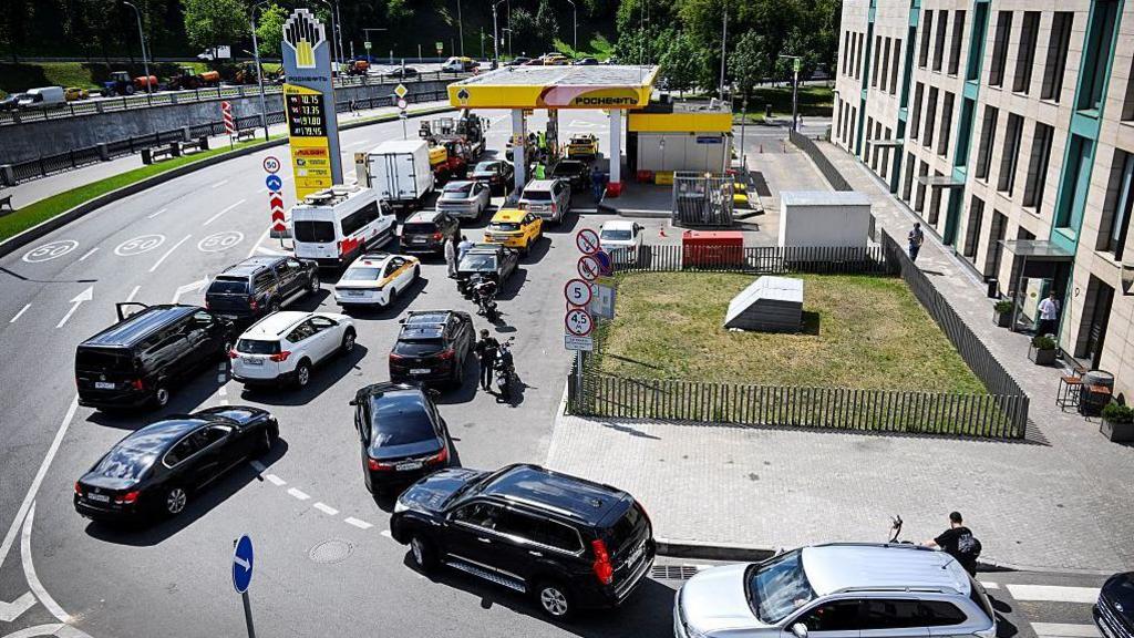 Russia’s Fuel Crisis Highlights Fossil Fuel Vulnerability and a Chance for Clean Energy