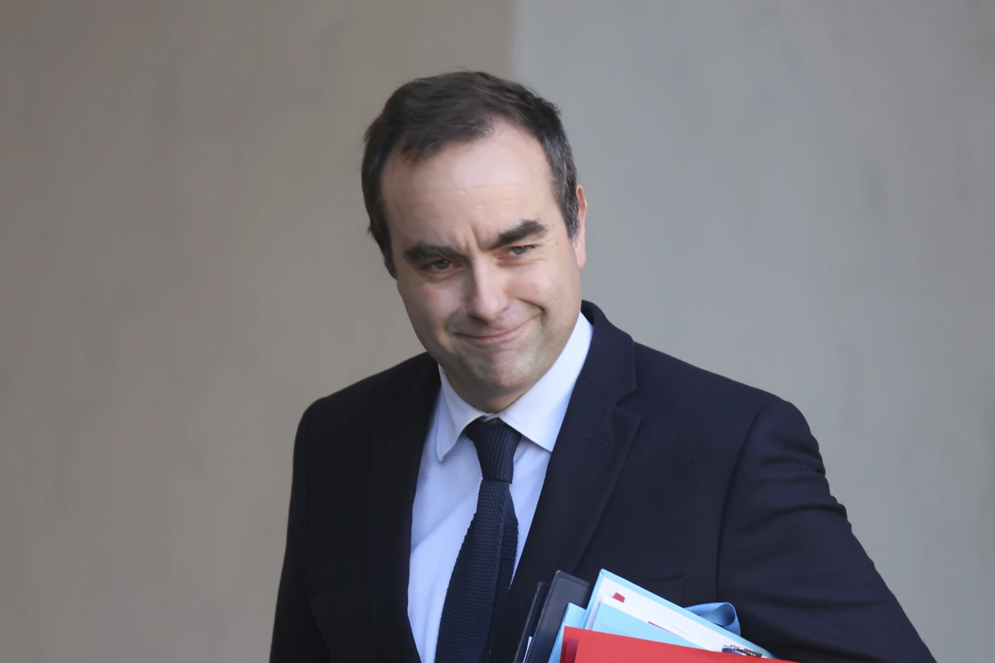 New Prime Minister Lecornu Faces Budget Challenges Amid Political Instability in France