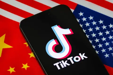 White House Secures Preliminary Control of TikTok Algorithm Amid Negotiations