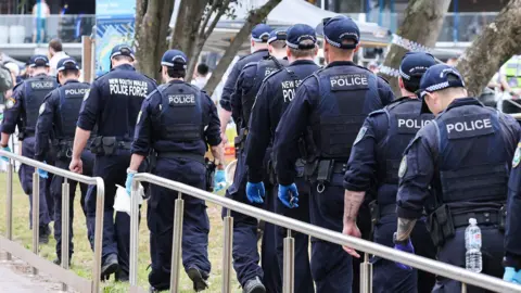 NSW Premier Defends Police Response Amid Criticism of Bondi Beach Attack Handling