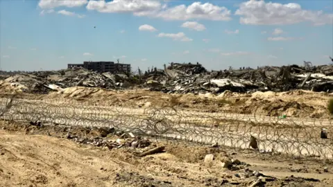 Gaza City Residents Stand Firm Amid Israeli Evacuations