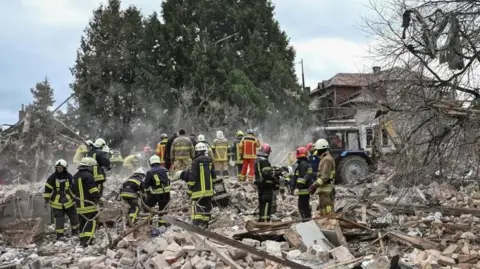 Escalation in Ukrainian Conflict: Russian Airstrikes Leave Five Dead