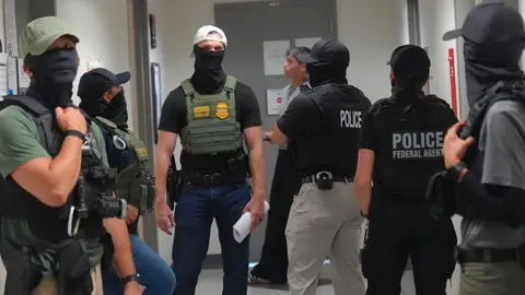 California Outlaws Masks for Law Enforcement to Enhance Transparency