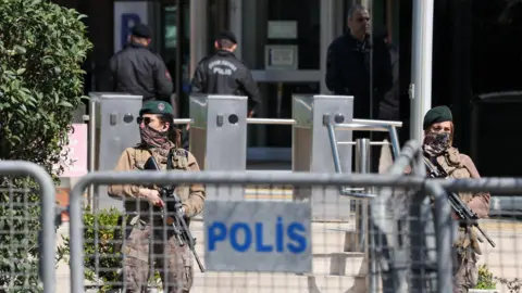 Gunman Killed, Two Injured in Istanbul Attack on Israeli Consulate