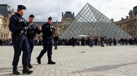 Four More Arrested in Louvre Jewellery Heist Investigation