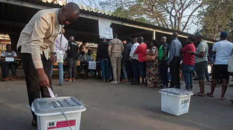 Malawi's Crucial Presidential Elections Amidst Economic Hardships
