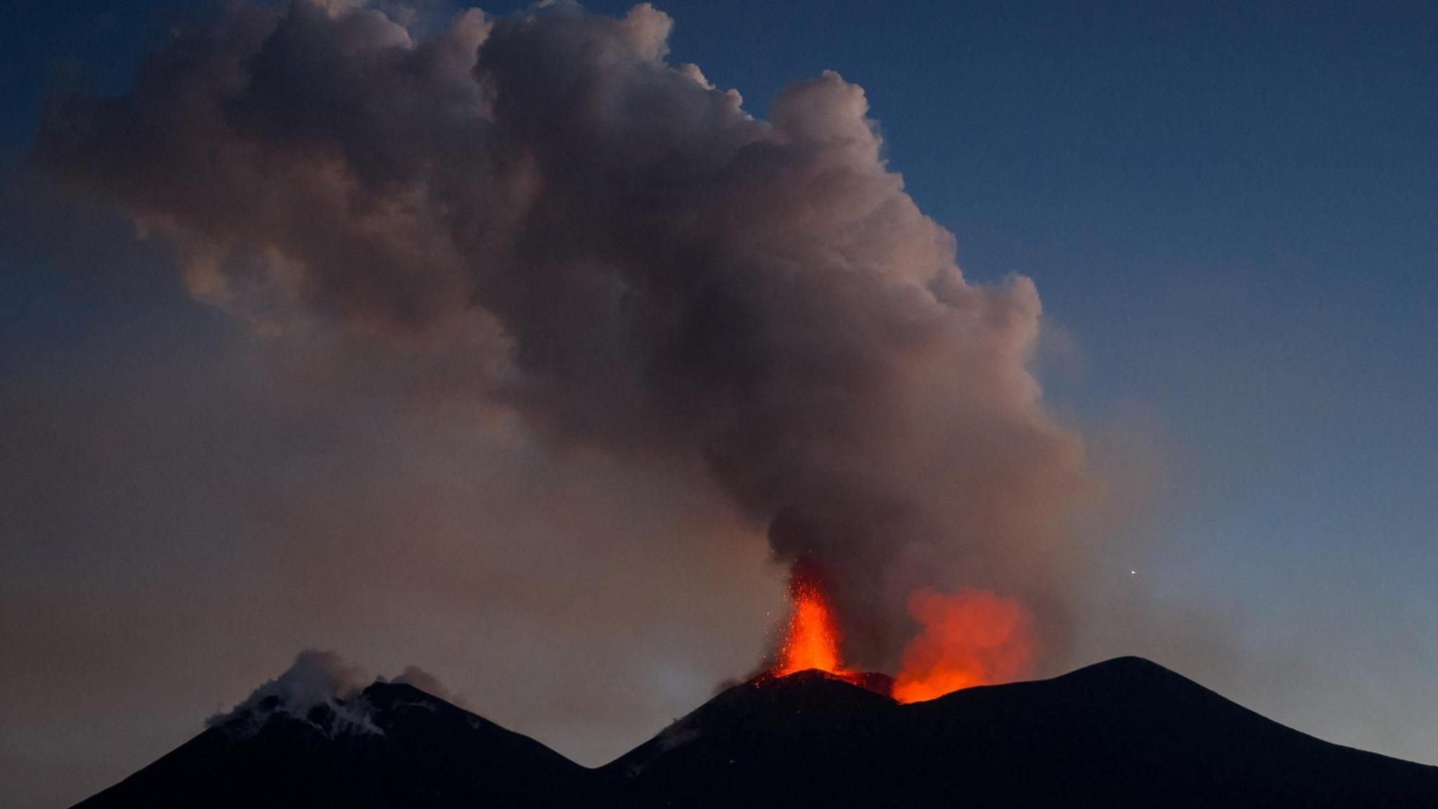 Lightning Tragedy on Etna Highlights Climate Risks for Mountain Tourists