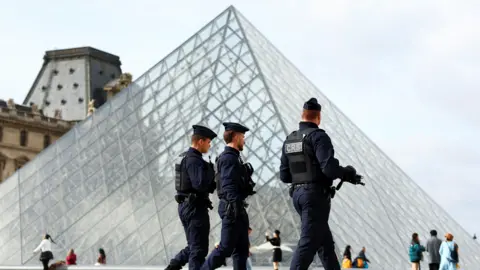 Louvre Under Fire for Security Oversight Following Audacious Heist