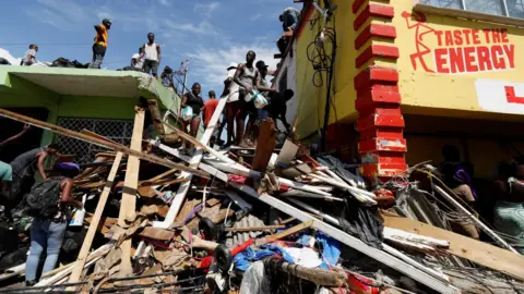Hurricane Melissa's Toll: Jamaica Faces Growing Humanitarian Crisis