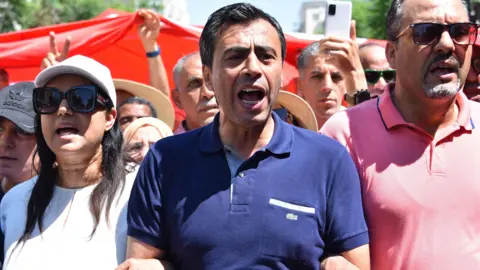 Tunisian Court Imposes Harsh Sentences on Opposition Figures as Dissent Suppression Grows