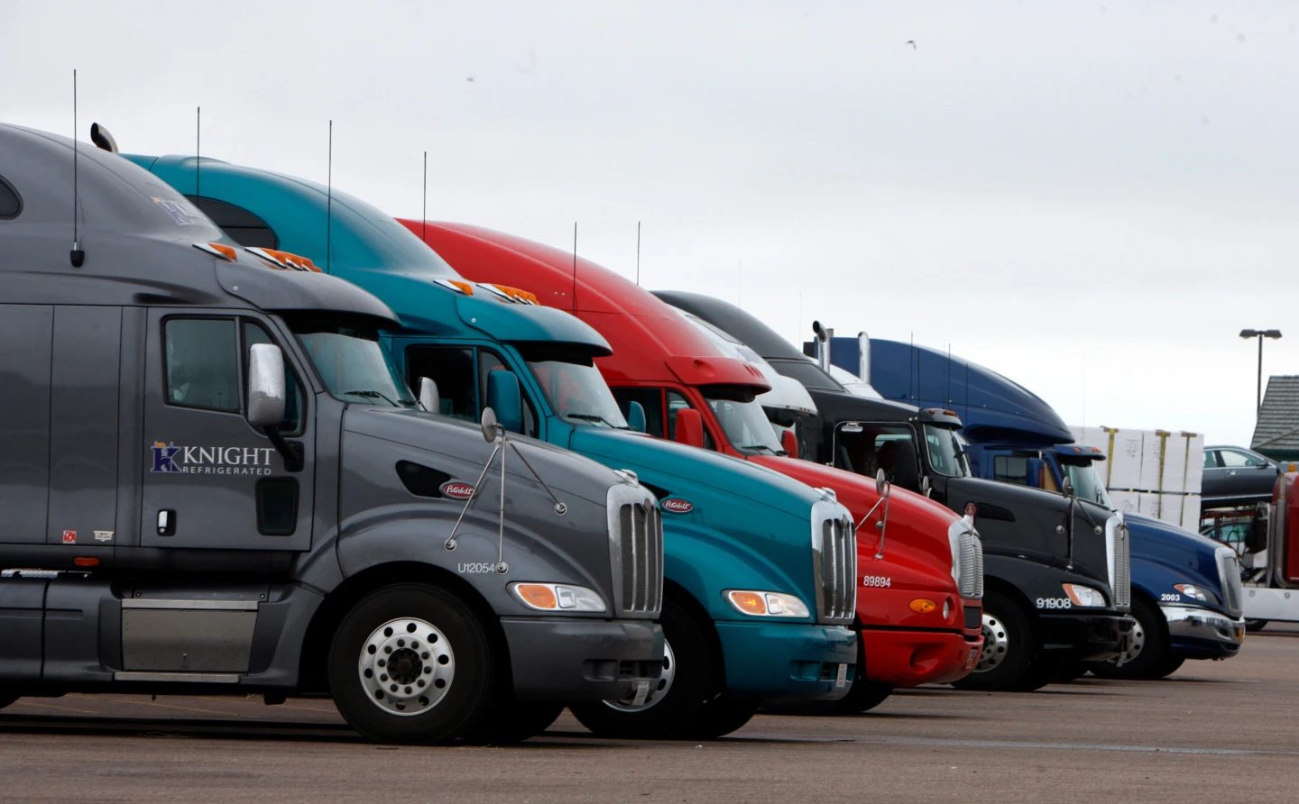 California Delays Revocation of 17,000 Truck Drivers' Licenses Amid Controversy