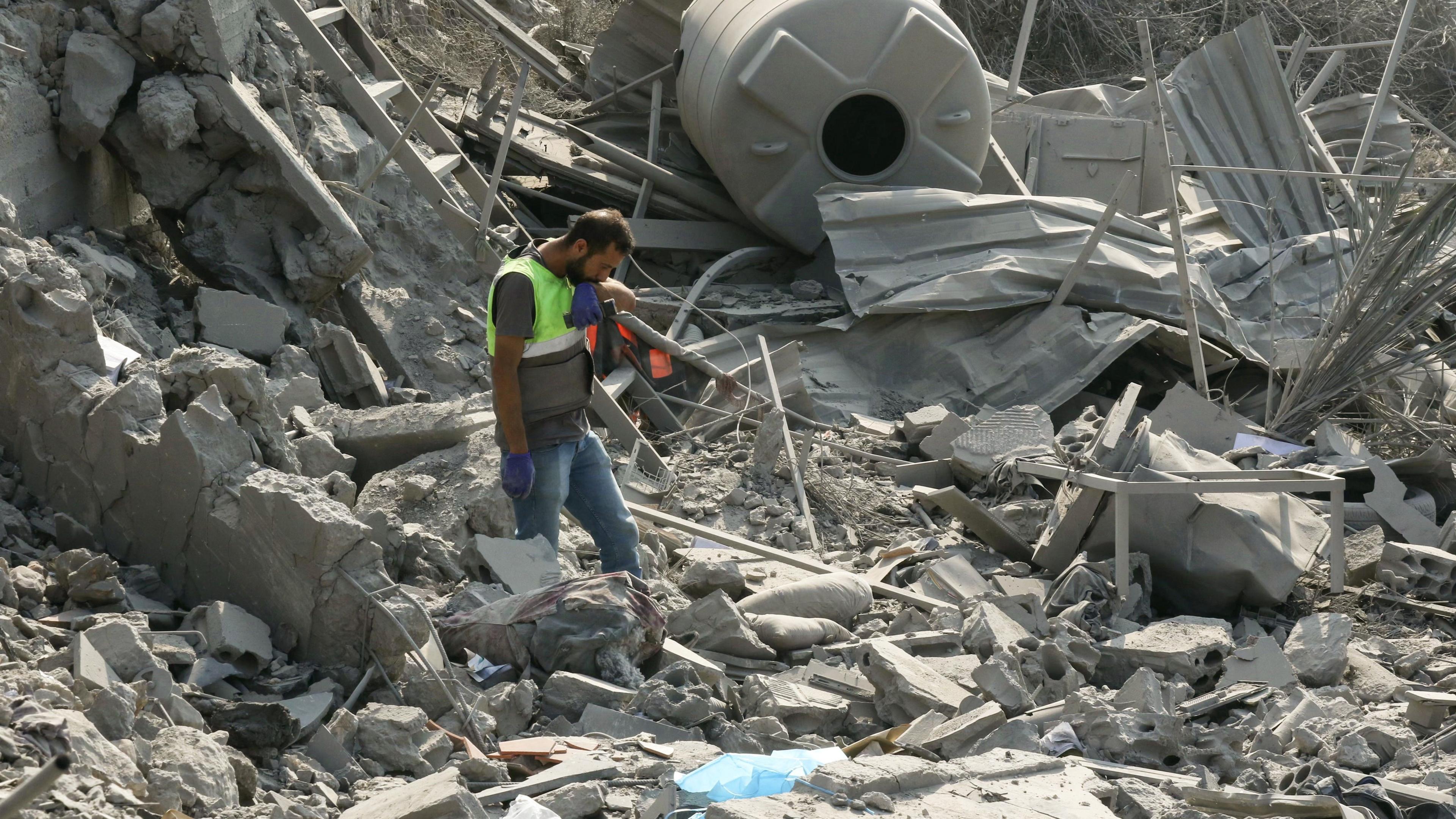Eleven civilians killed in Israeli airstrike on southern Lebanon