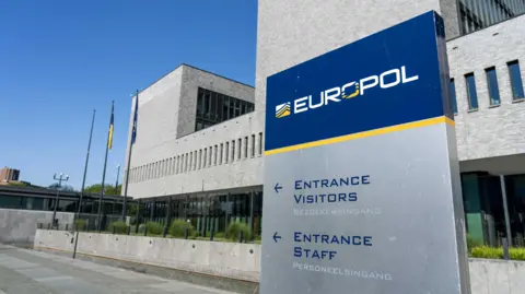 Dutch Teens Arrested in Alleged Russian Espionage