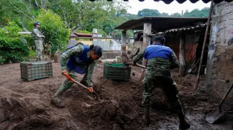 Rescuers Intensify Search for Flood Victims in Mexico