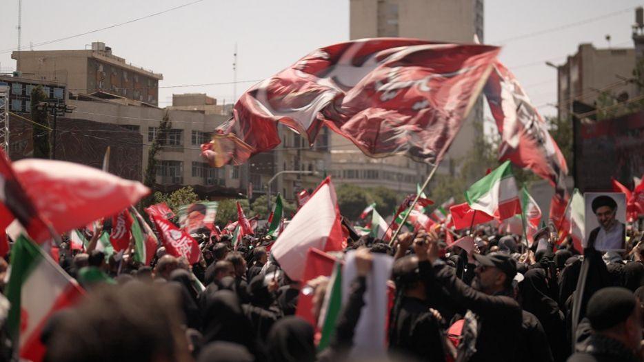 The Funeral of Iran’s Supreme Leader: A Rally of Resistance and a Theatrical Farewell