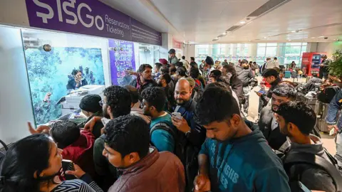 Travel Nightmares as IndiGo Cancels Hundreds of Flights in India