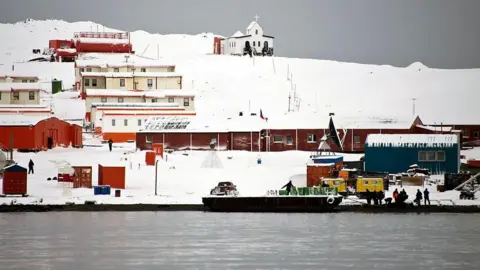 American Pilot Returns From Detention in Antarctica