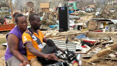 Jamaica Faces Dire Aftermath of Hurricane Melissa as Aid Remains Delayed
