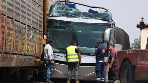 Tragic Collision Between Train and Bus Claims Lives in Mexico