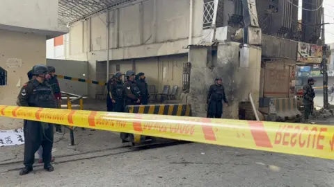 Attack in Peshawar Leaves Five Dead as Militants Target Security Headquarters