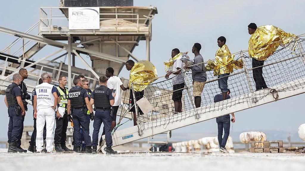 Massive Channel Fire Forces 173 Migrants into Rescue – A Humanitarian Blow and an Environmental Alarm