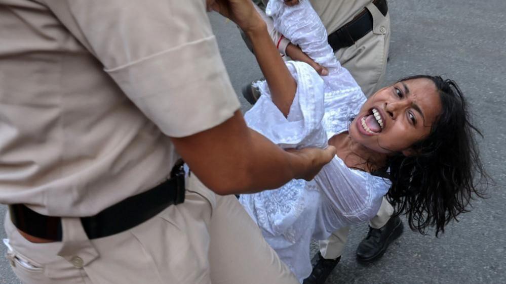 Police Accused of Harassing Women Journalists in Delhi Protest