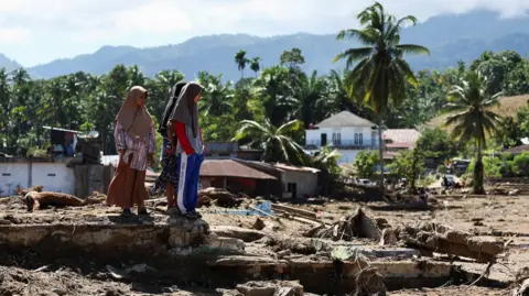Tragedy in Indonesia: Flood Death Toll Surpasses 500 Amidst Outcry for Aid