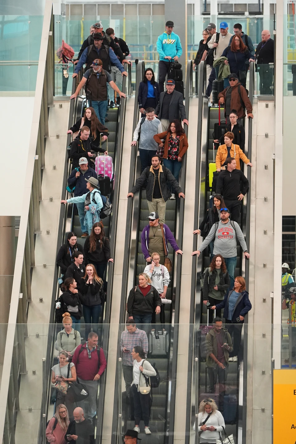 Aviation Affected by Government Shutdown: Flight Cancellations and Economic Ripple Effect