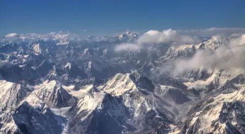 Tragic Avalanche Claims Lives of Seven Climbers in Nepal