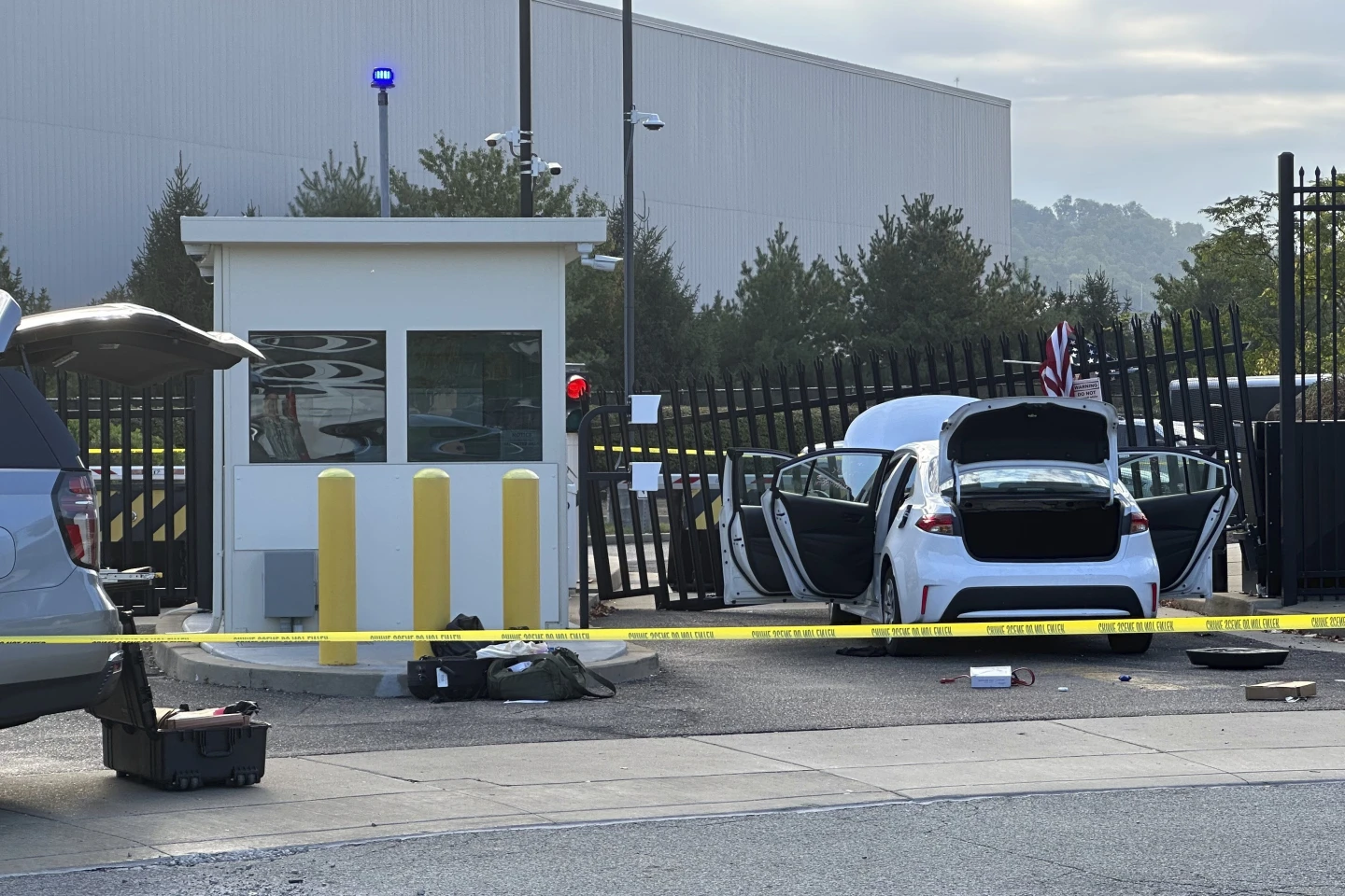 Man Rams Car into FBI Building, Claims He Wanted to Make a Statement