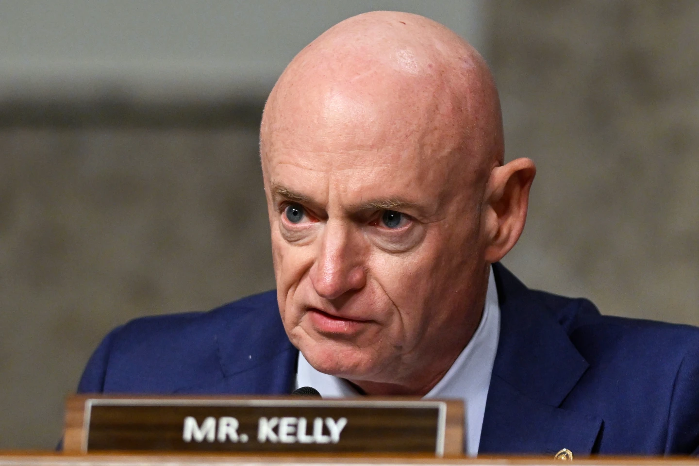Legal Experts Question Pentagon's Investigation into Senator Mark Kelly's Commentary