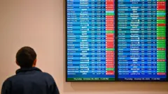 Air Traffic Delays Mount Across US Airports Amid Staff Shortages