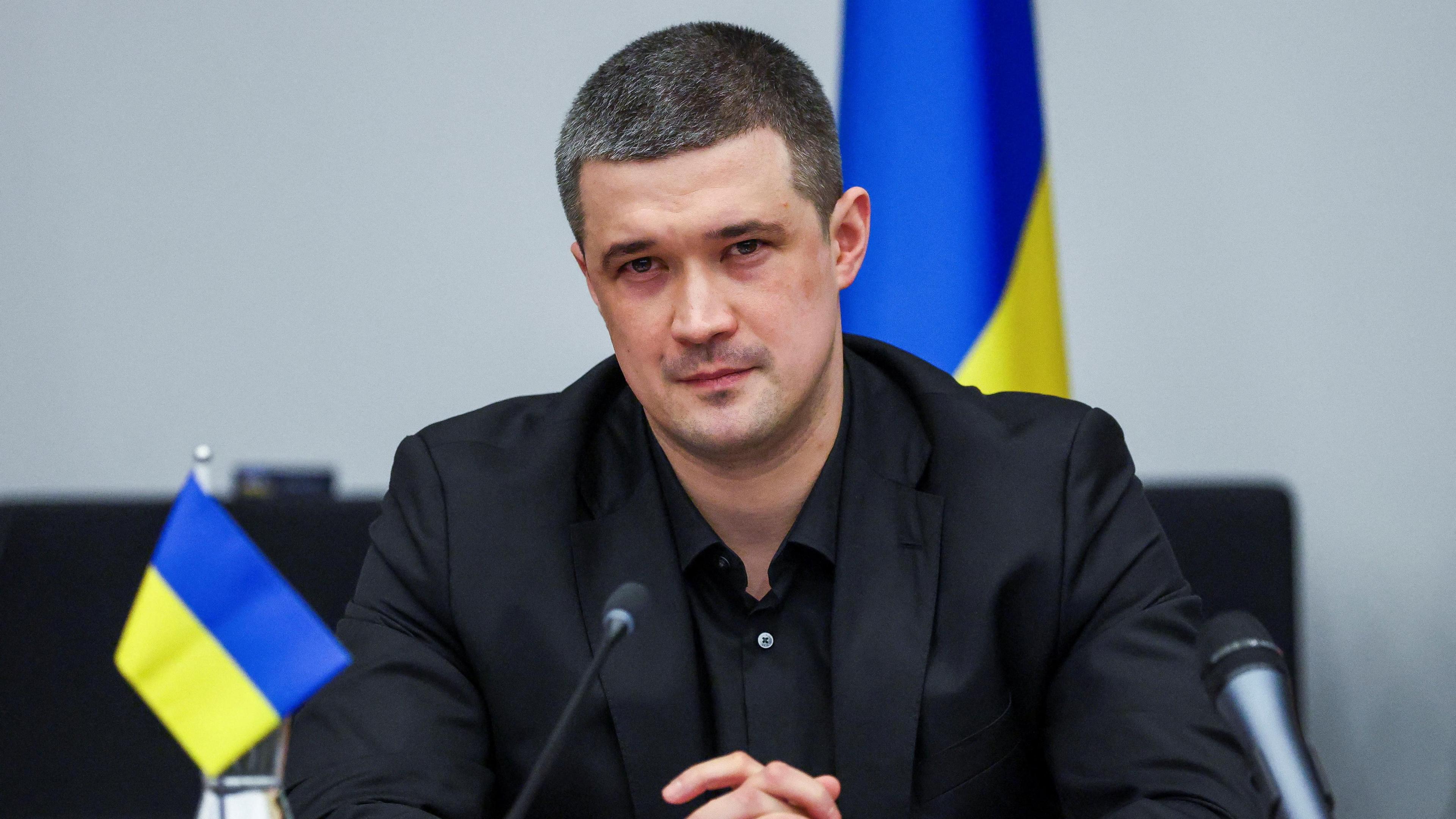 Ukraine: Ex‑Defense Minister Demands Elections Amid War