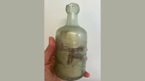 Messages in a Bottle from WWI Soldiers Discovered on Australian Coast