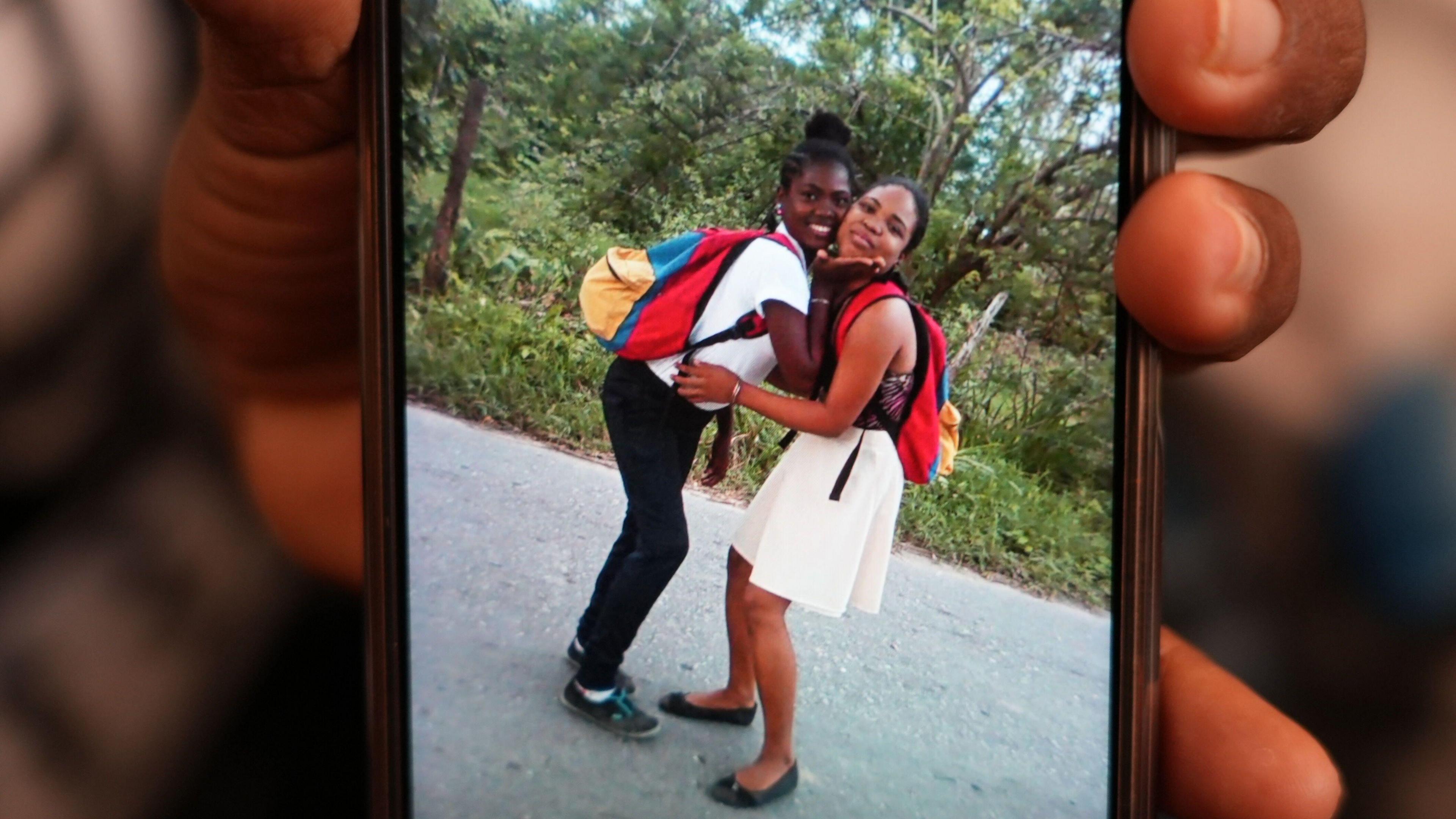 Aunt's Warmth Brings Hope as Venezuelan Earthquake Rescue Highlights Community Resilience