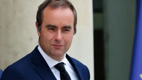 French Prime Minister Sébastien Lecornu Resigns in Unprecedented Political Turmoil