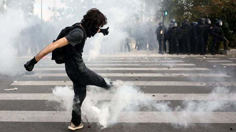 Students March for Climate‑Ready Schools as Tear Gas Clouds Paris