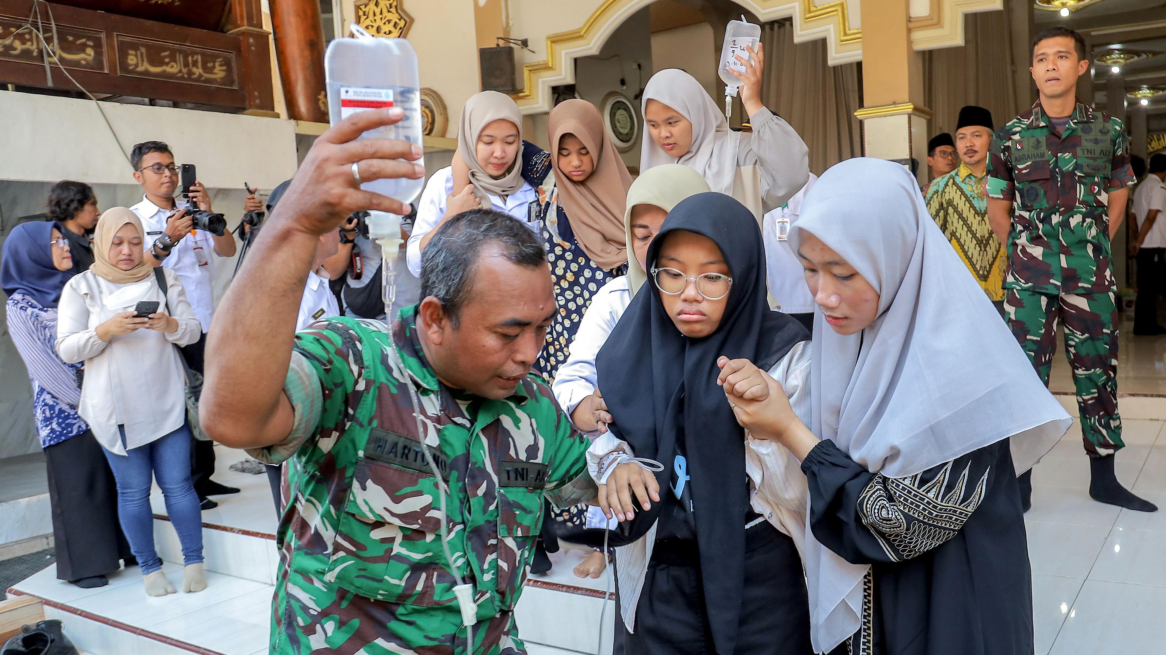 Health Shock: More Than 2,000 Indonesian Students Stricken by Food Poisoning from Free School Meals