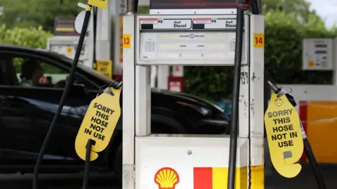 Australians Urged to Proceed with Easter Travel Amid Fuel Shortages